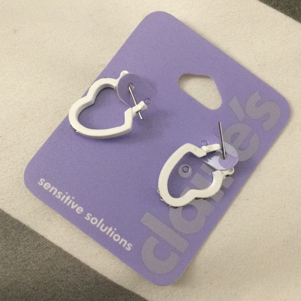 Claire’s | White Heart Shaped Earrings
